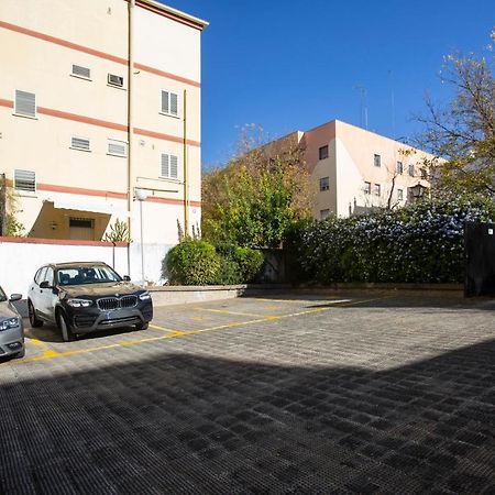 Borbolla Sevilla Urban - Parking Екстериор снимка