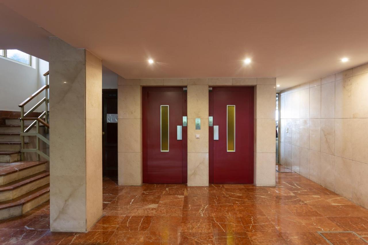 Borbolla Sevilla Urban - Parking Екстериор снимка