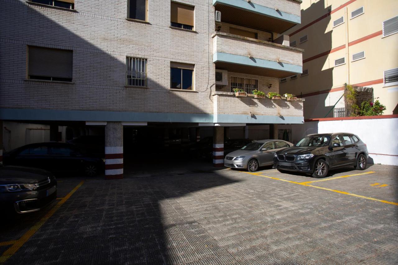 Borbolla Sevilla Urban - Parking Екстериор снимка