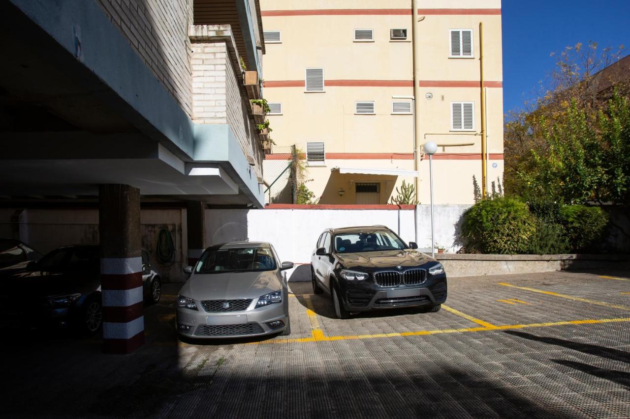 Borbolla Sevilla Urban - Parking Екстериор снимка