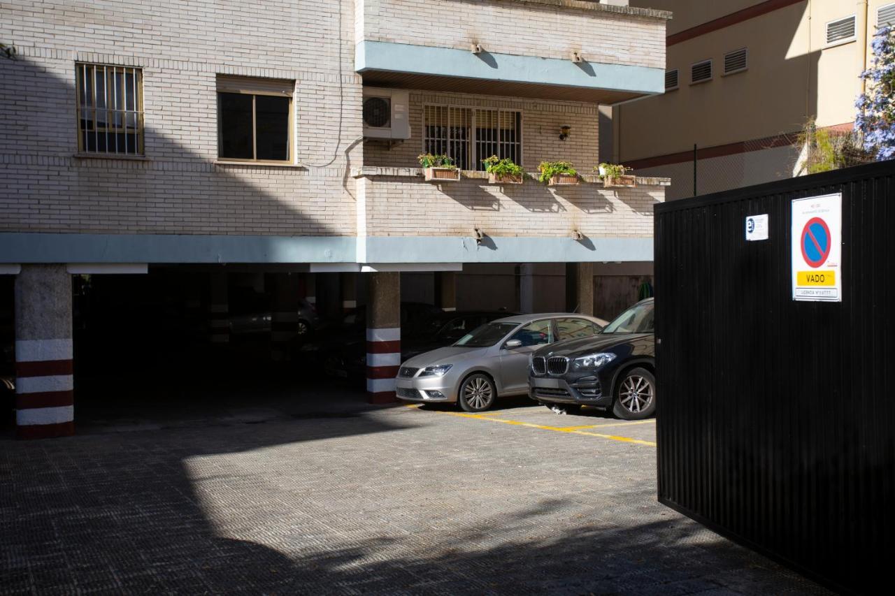Borbolla Sevilla Urban - Parking Екстериор снимка